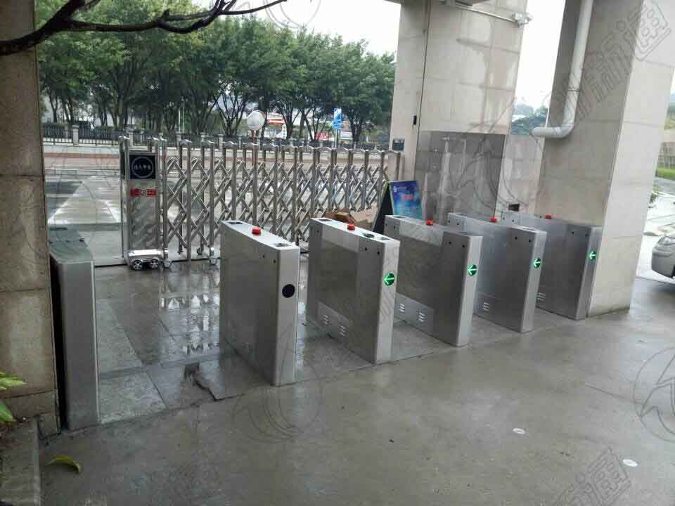  У�@ͨ�� У�@�o�ϵKͨ���F(xi��n)����Ƭ